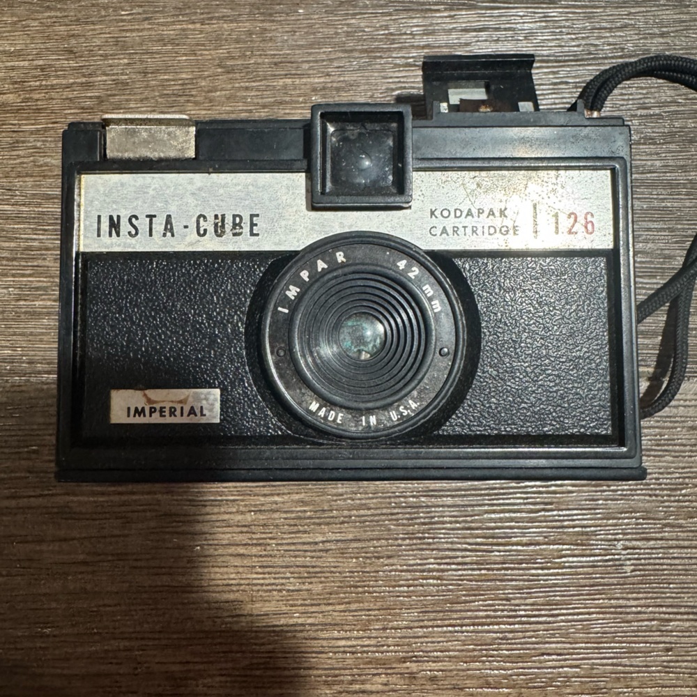 VINTAGE PHOTOGRAPHY IMPERIAL INSTA CUBE KODAPAK FILM CAMERA GREAT DISPLAY PIECE‌